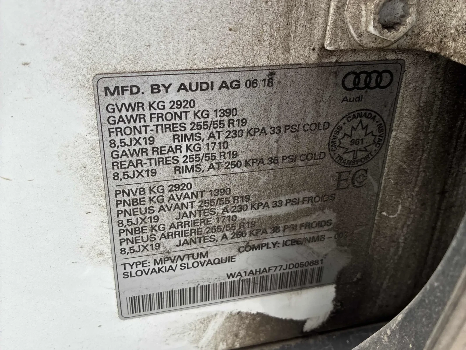 Audi Q7 Komfort * Keyless * CARFAX * АВТО КРЕДИТ * , снимка 11 - Автомобили и джипове - 54974684
