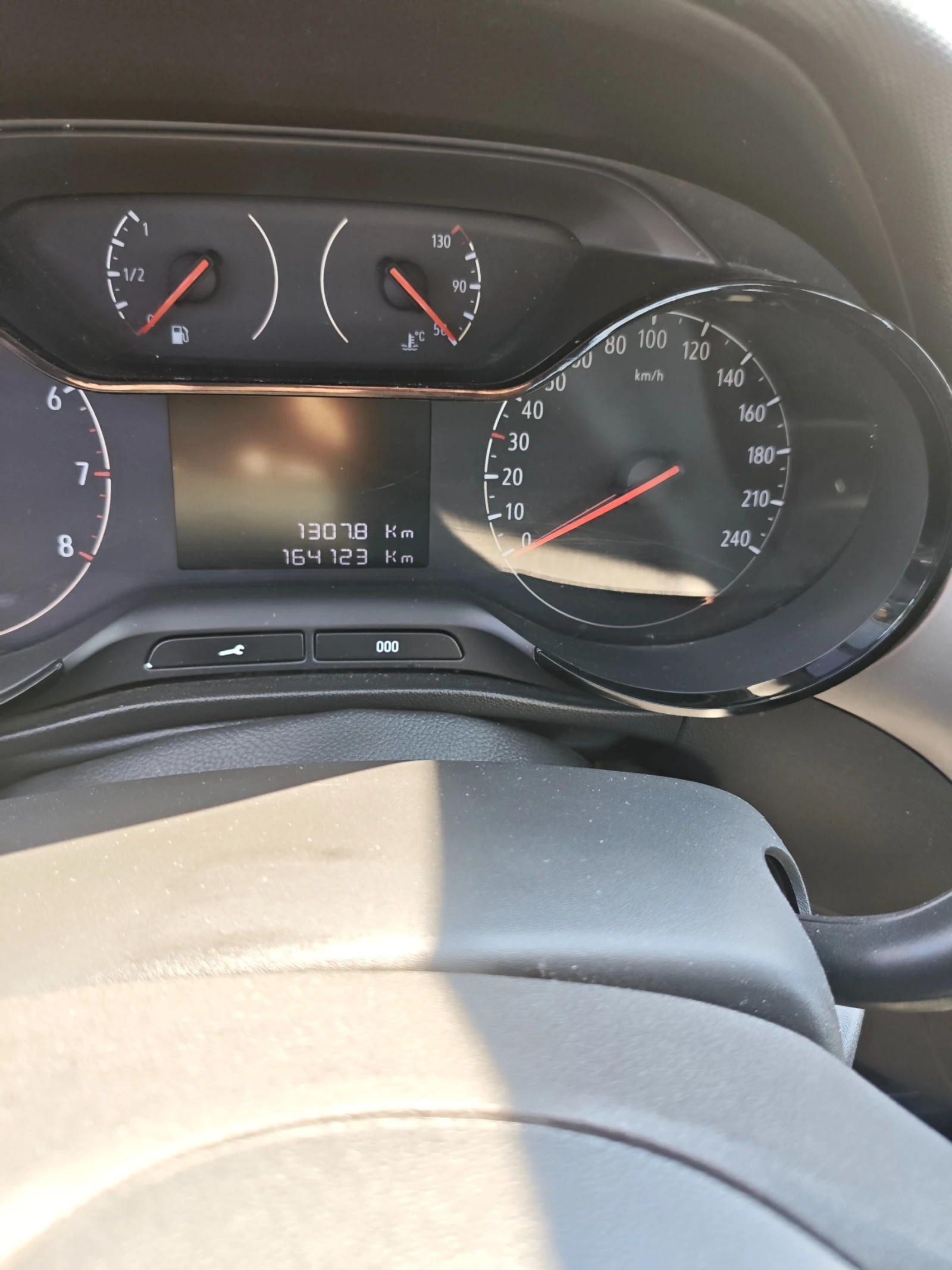 Opel Crossland X 1.5 D, снимка 16 - Автомобили и джипове - 55485929