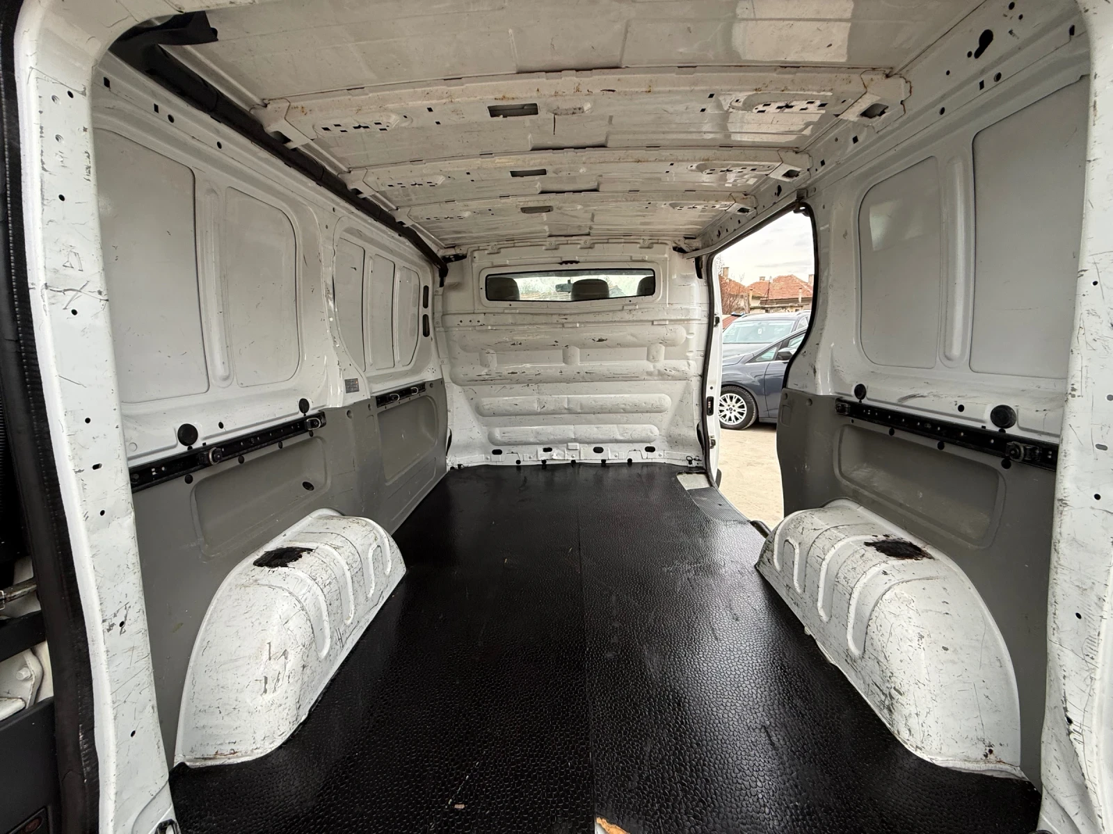 Opel Vivaro 1.9DTI, снимка 12 - Бусове и автобуси - 53922098