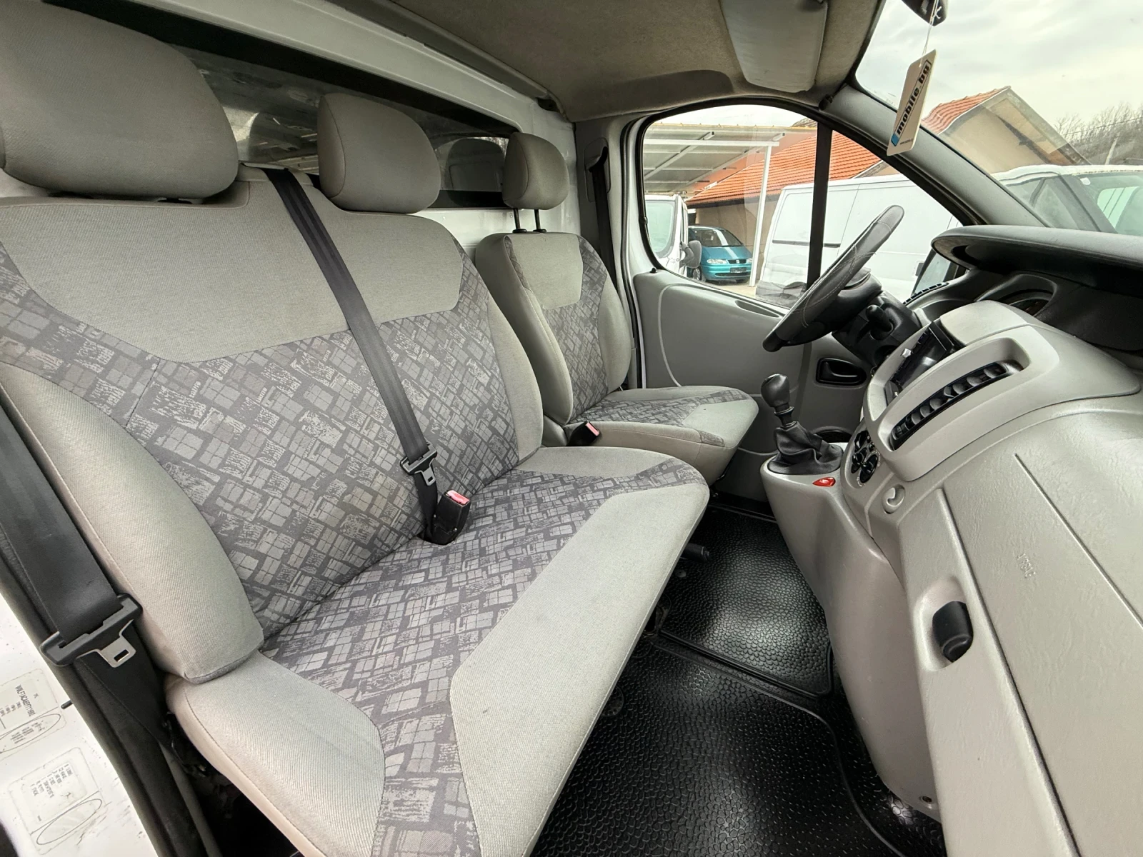 Opel Vivaro 1.9DTI, снимка 11 - Бусове и автобуси - 53922098