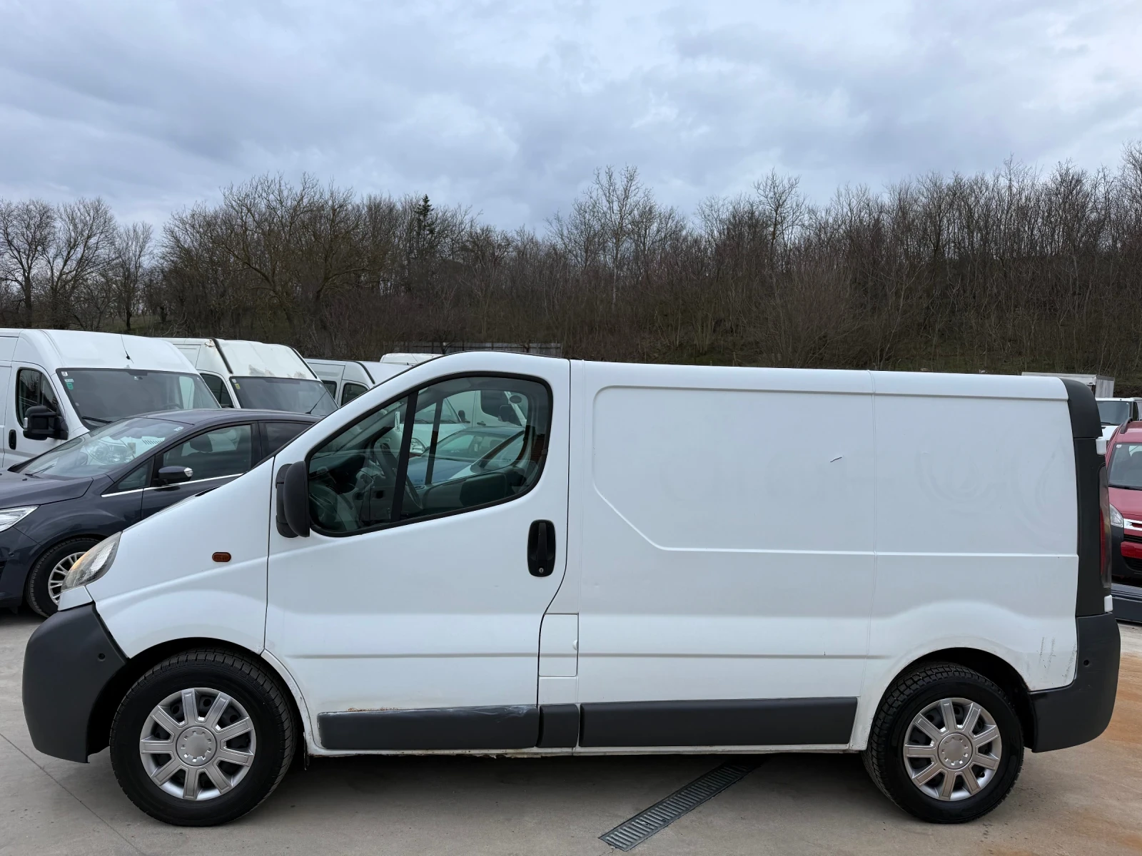 Opel Vivaro 1.9DTI, снимка 8 - Бусове и автобуси - 53922098