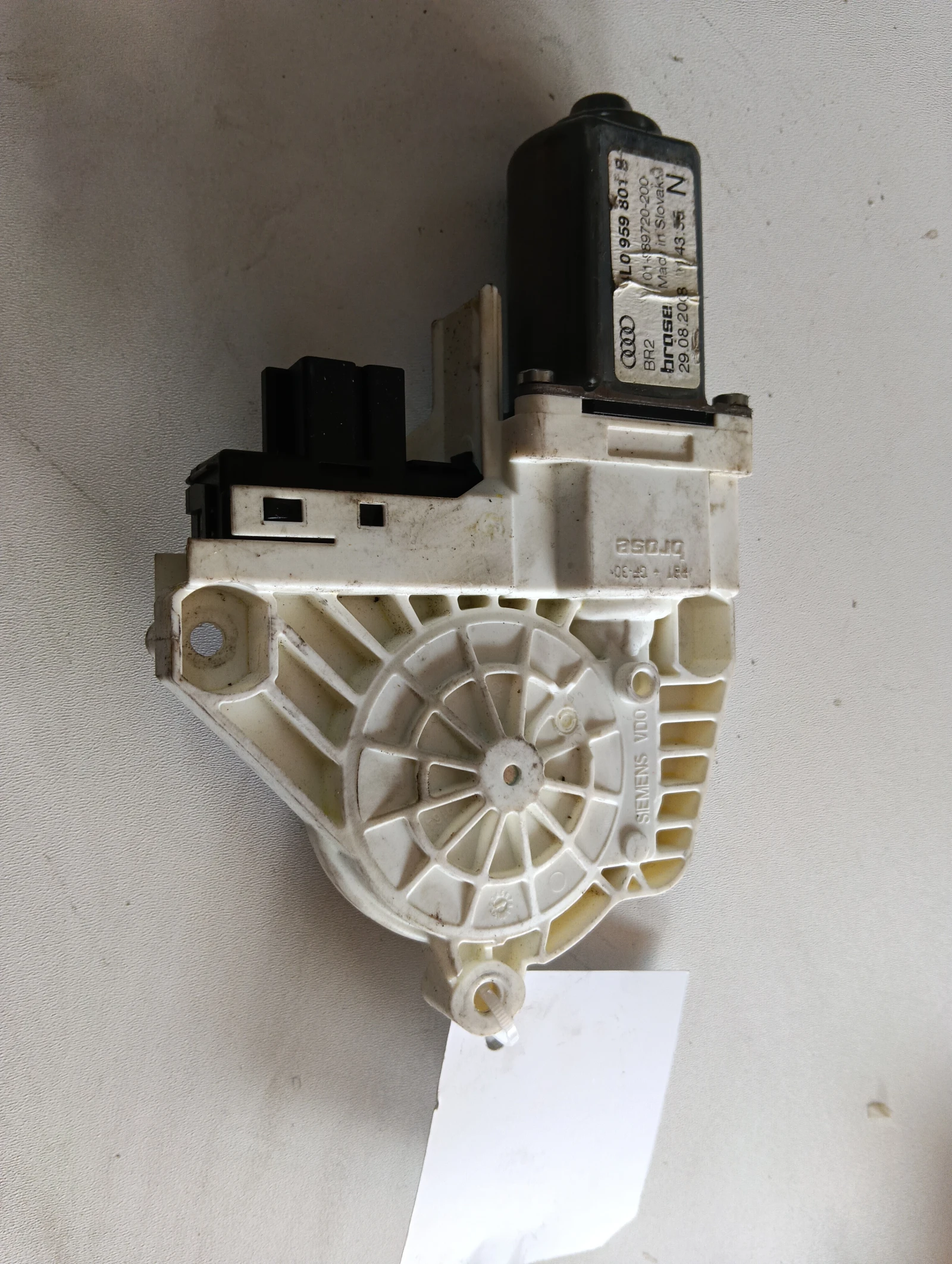 ел.машинка за задно ляво  4L0959801B Audi Q7