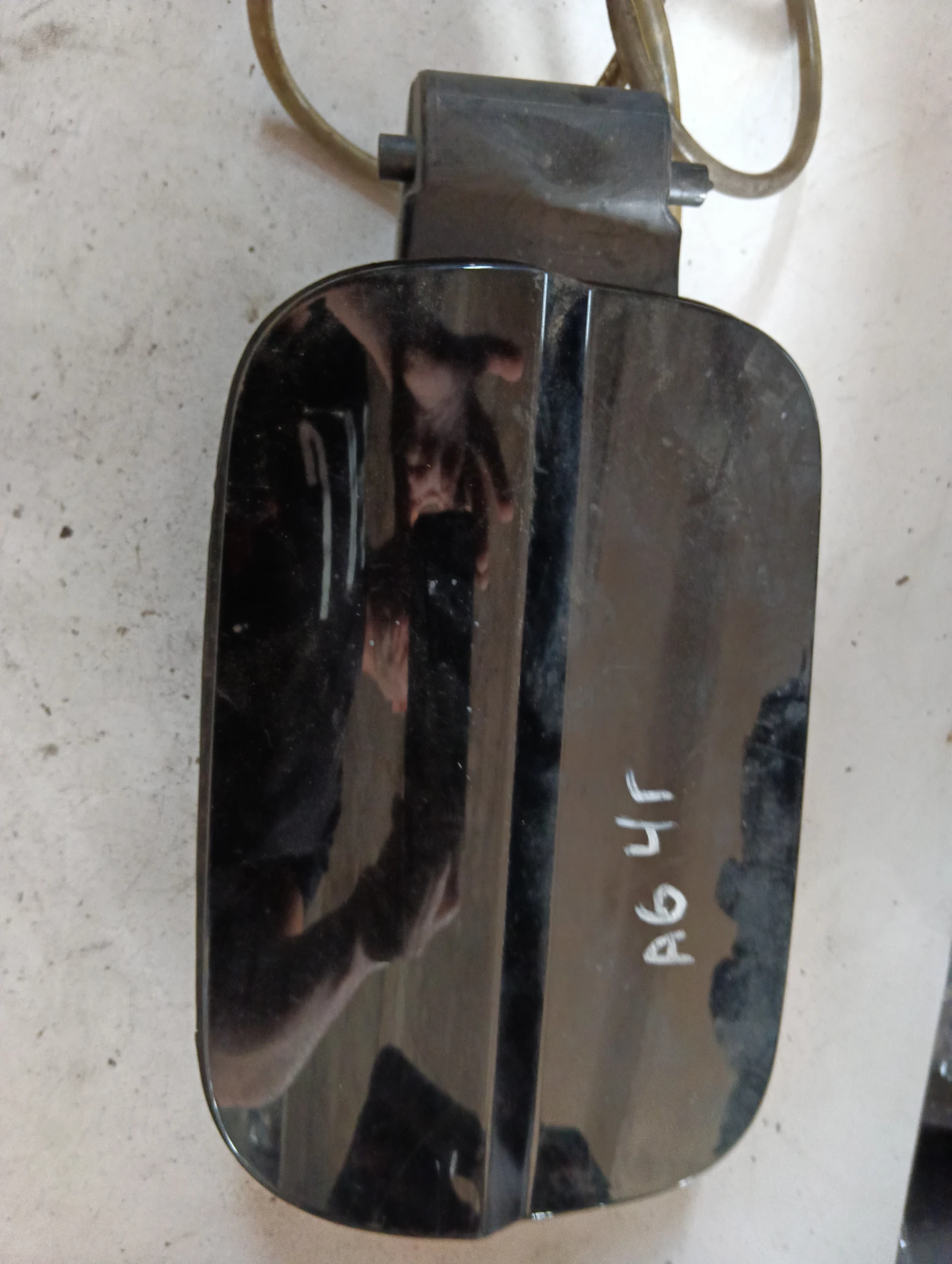 вратичка резервоар ЧЕРНА 4G0809906C Audi A6