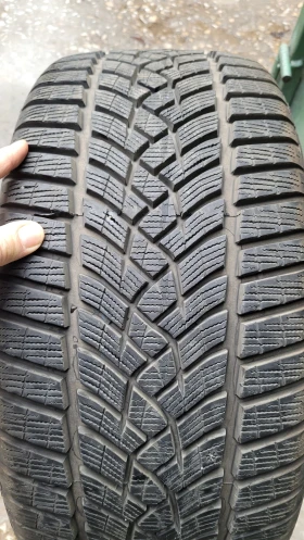 Гуми Зимни 255/40R19, снимка 8 - Гуми и джанти - 52862943