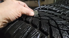 Гуми Зимни 255/40R19, снимка 5 - Гуми и джанти - 52862943