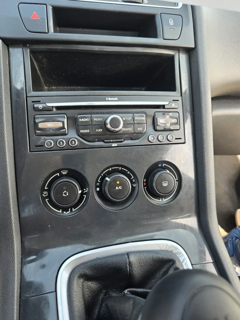 Peugeot 5008 1.6i, снимка 10 - Автомобили и джипове - 51631158