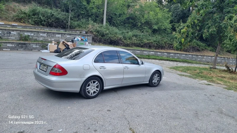 Mercedes-Benz E 220, снимка 6 - Автомобили и джипове - 52159537