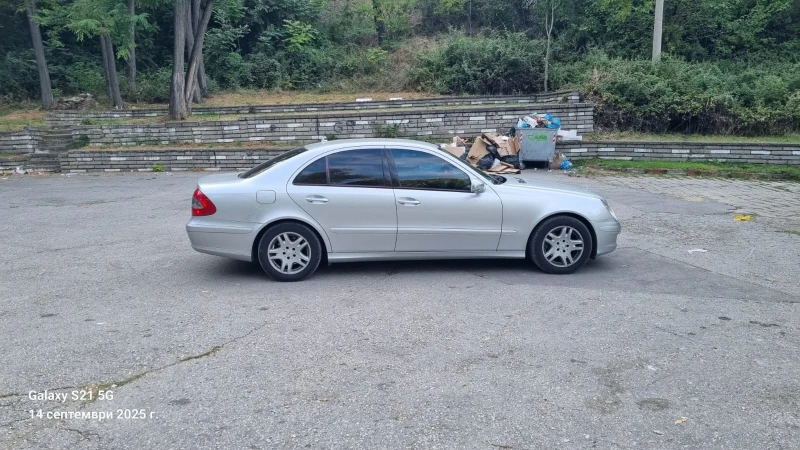 Mercedes-Benz E 220, снимка 5 - Автомобили и джипове - 52159537