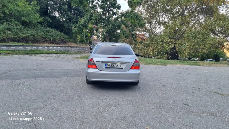 Mercedes-Benz E 220, снимка 2 - Автомобили и джипове - 52159537