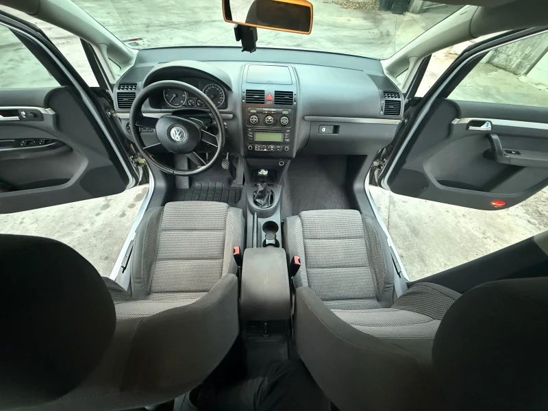 VW Touran 2.0 TDI 136hp, снимка 14 - Автомобили и джипове - 52580657