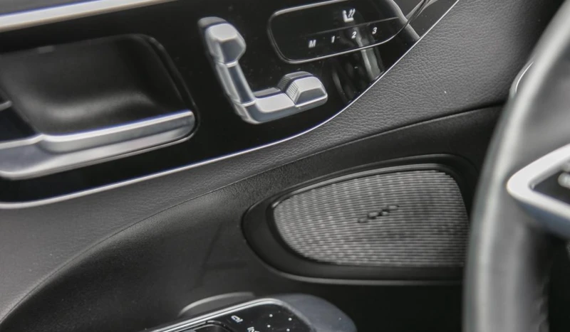 Mercedes-Benz C 300 4matic* Автокредит* , снимка 14 - Автомобили и джипове - 52749868