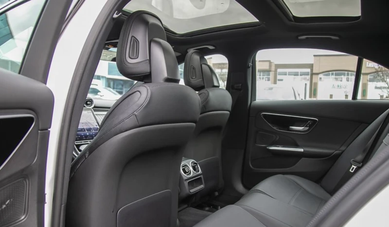 Mercedes-Benz C 300 4matic* Автокредит* , снимка 17 - Автомобили и джипове - 52749868