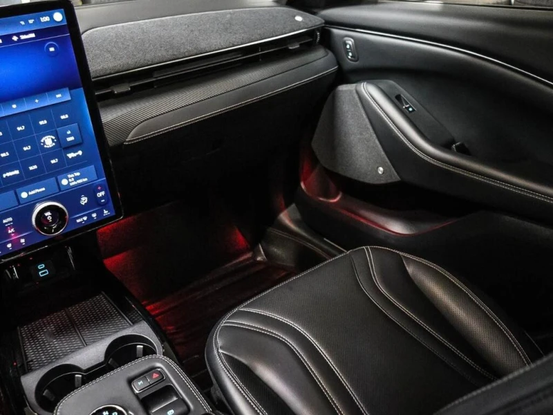 Ford Mustang Mach-E * Premium AWD * CARFAX * БЕЗ ПЪРВОНАЧАЛНА ВНОСКА, снимка 14 - Автомобили и джипове - 52927908