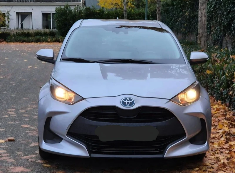Toyota Yaris Hybrid , снимка 4 - Автомобили и джипове - 52968086