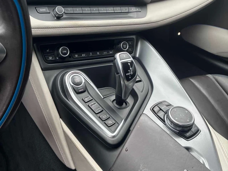 BMW i8 * 8 Series * KEYLESS*  HARMAN KARDON* , снимка 12 - Автомобили и джипове - 53582144