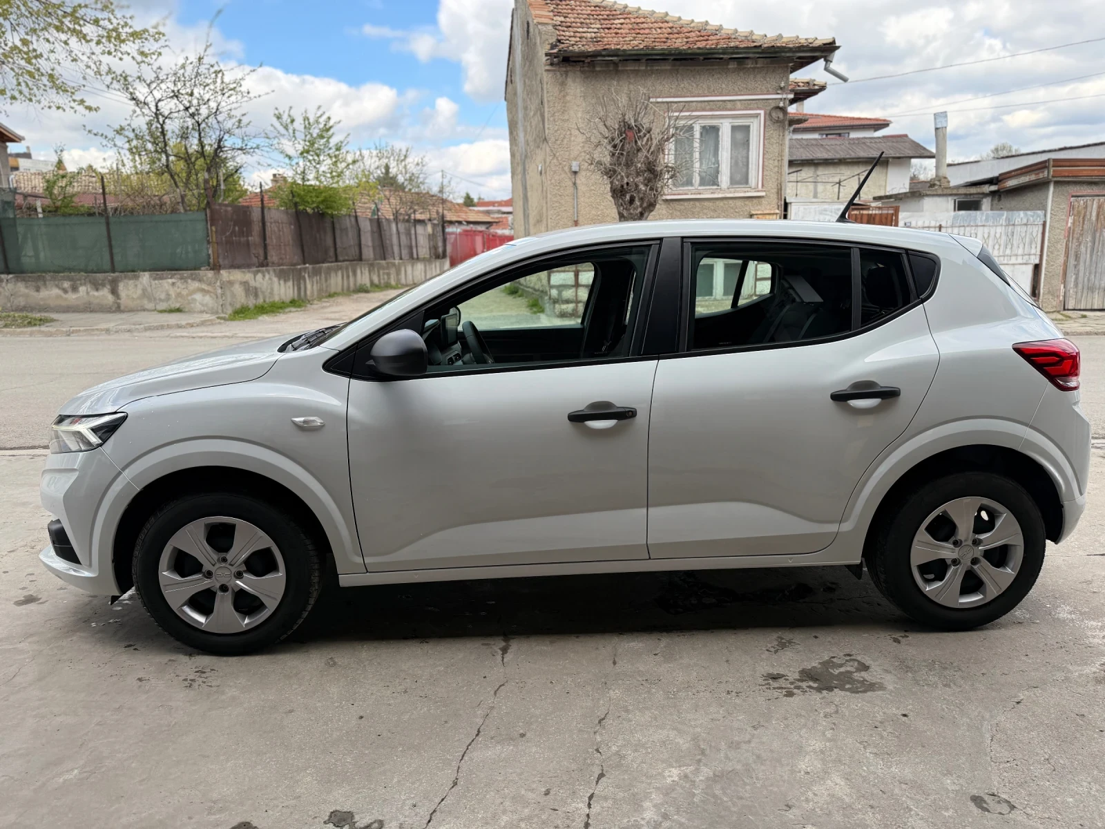 Dacia Sandero 101кс ГАЗ - изображение 3