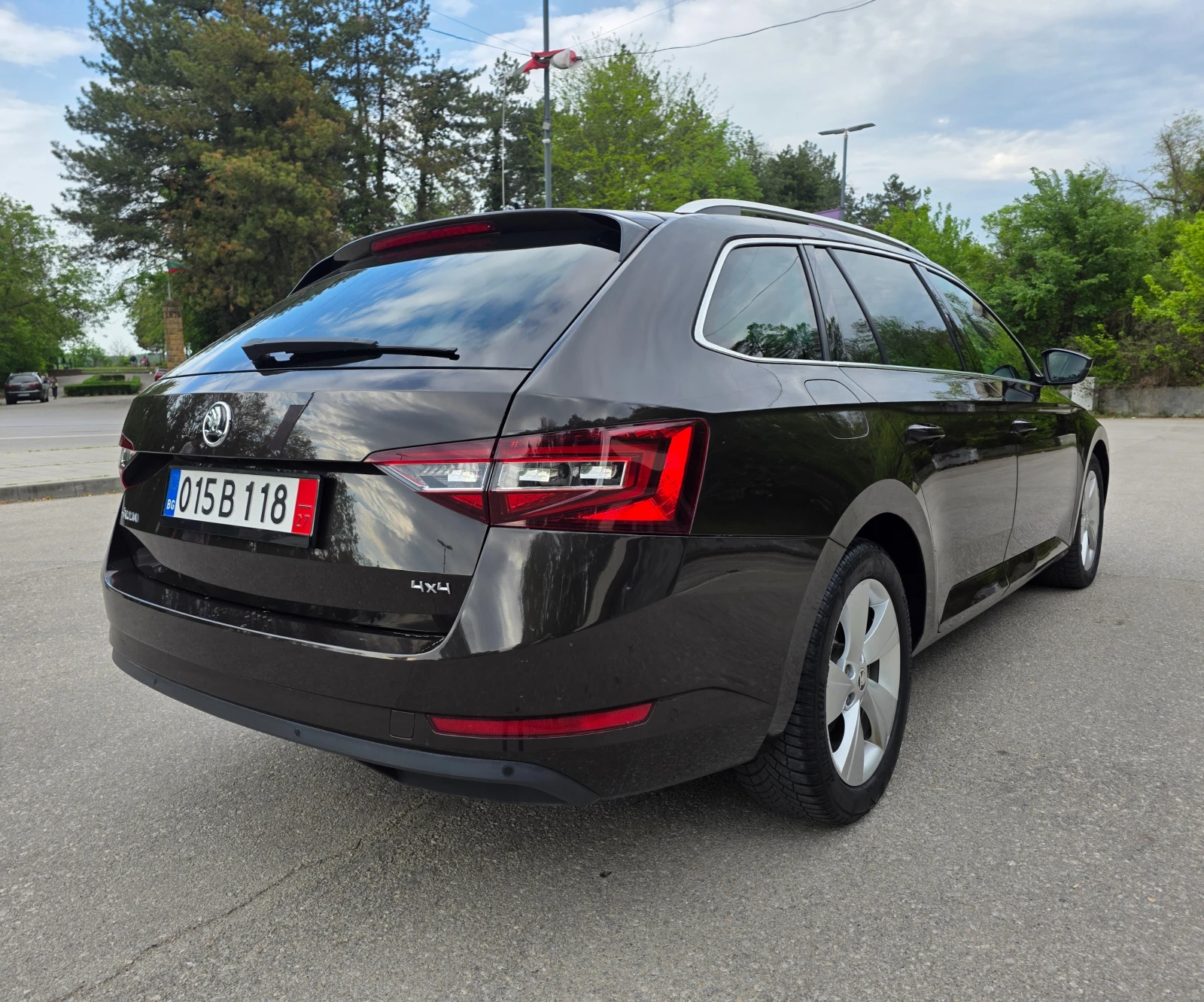 Skoda Superb 2.0tdi* 4x4* ДИСТРОНИК* КОЖА/АЛКАНТАРА*  - изображение 4