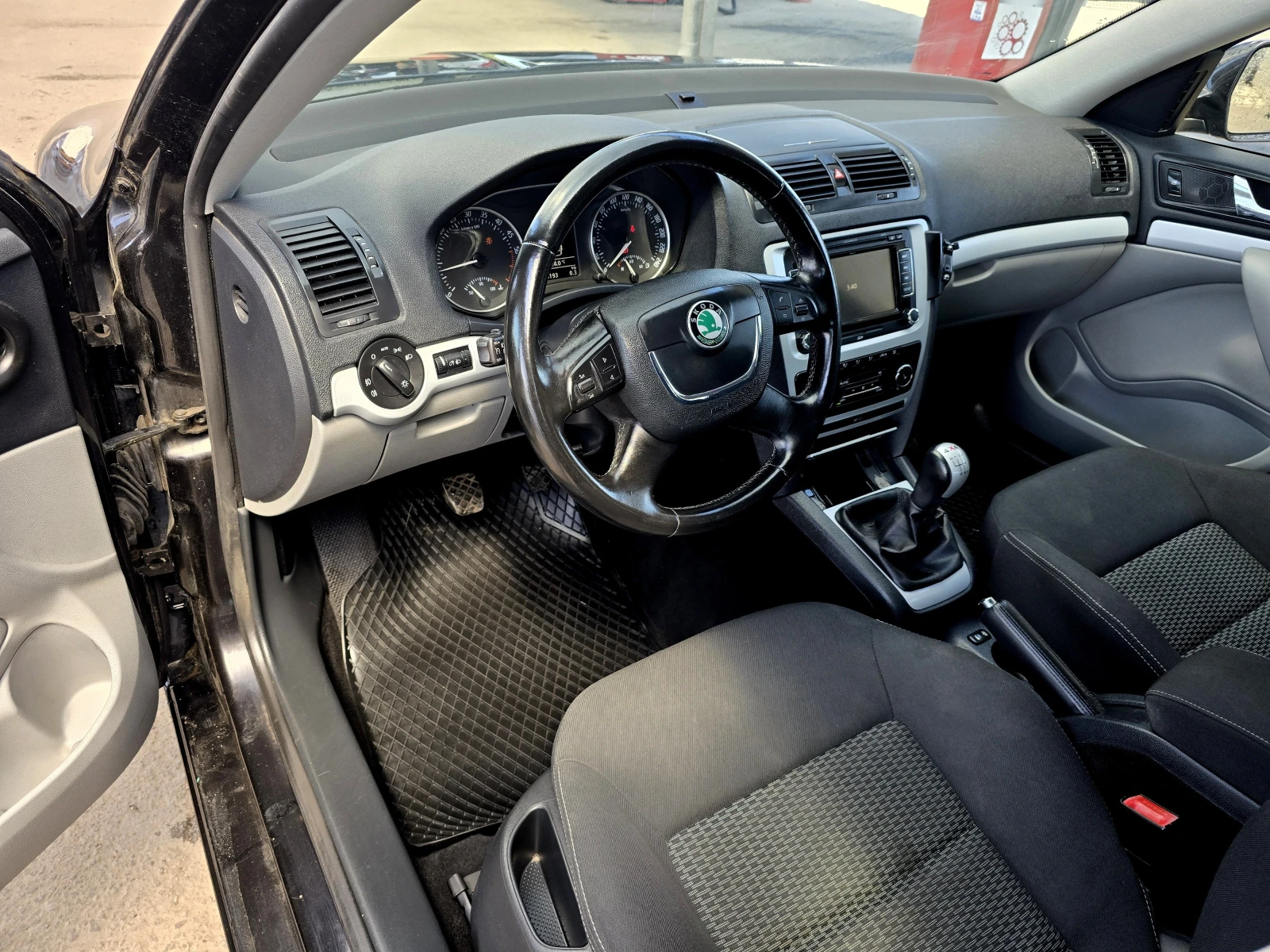 Skoda Octavia 2.0TDI/Common Rail/4x4/КАТО НОВ - изображение 9