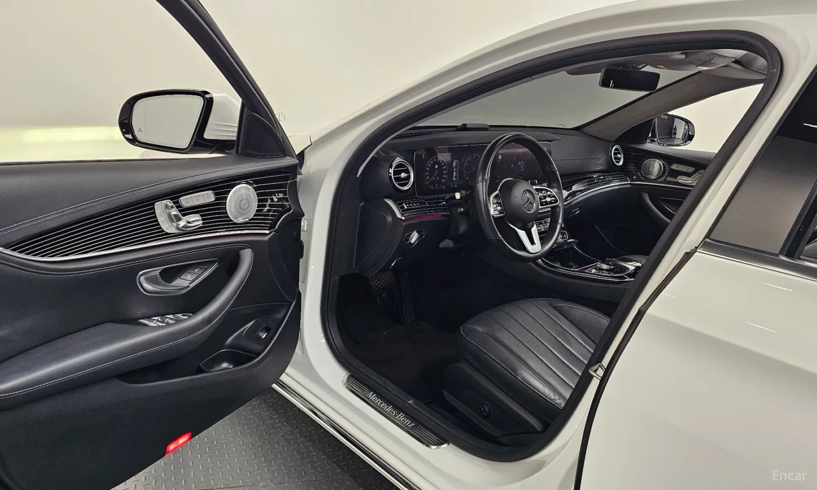 Mercedes-Benz E 450 4MATIC Exclusive, снимка 10 - Автомобили и джипове - 55048255