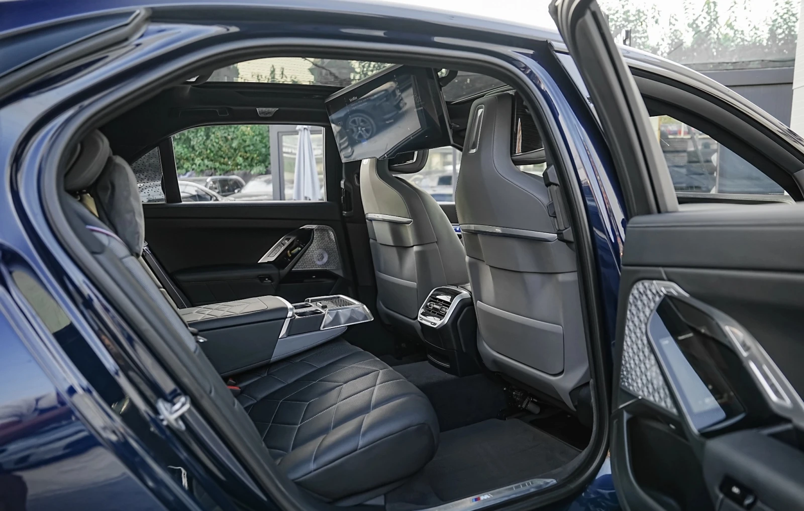 BMW i7 xDrive 60 M-Sport, снимка 8 - Автомобили и джипове - 56080136