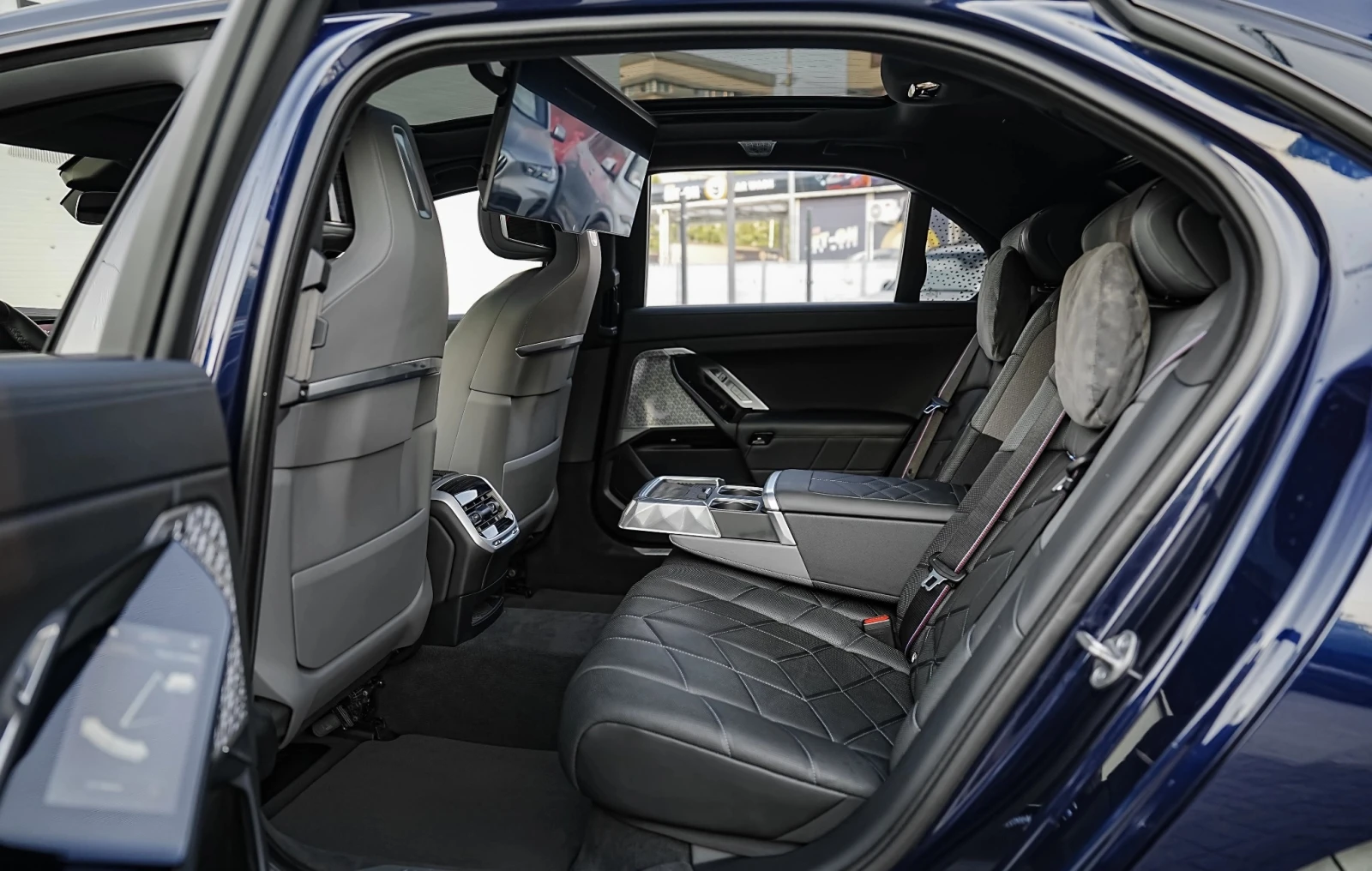 BMW i7 xDrive 60 M-Sport, снимка 9 - Автомобили и джипове - 56080136