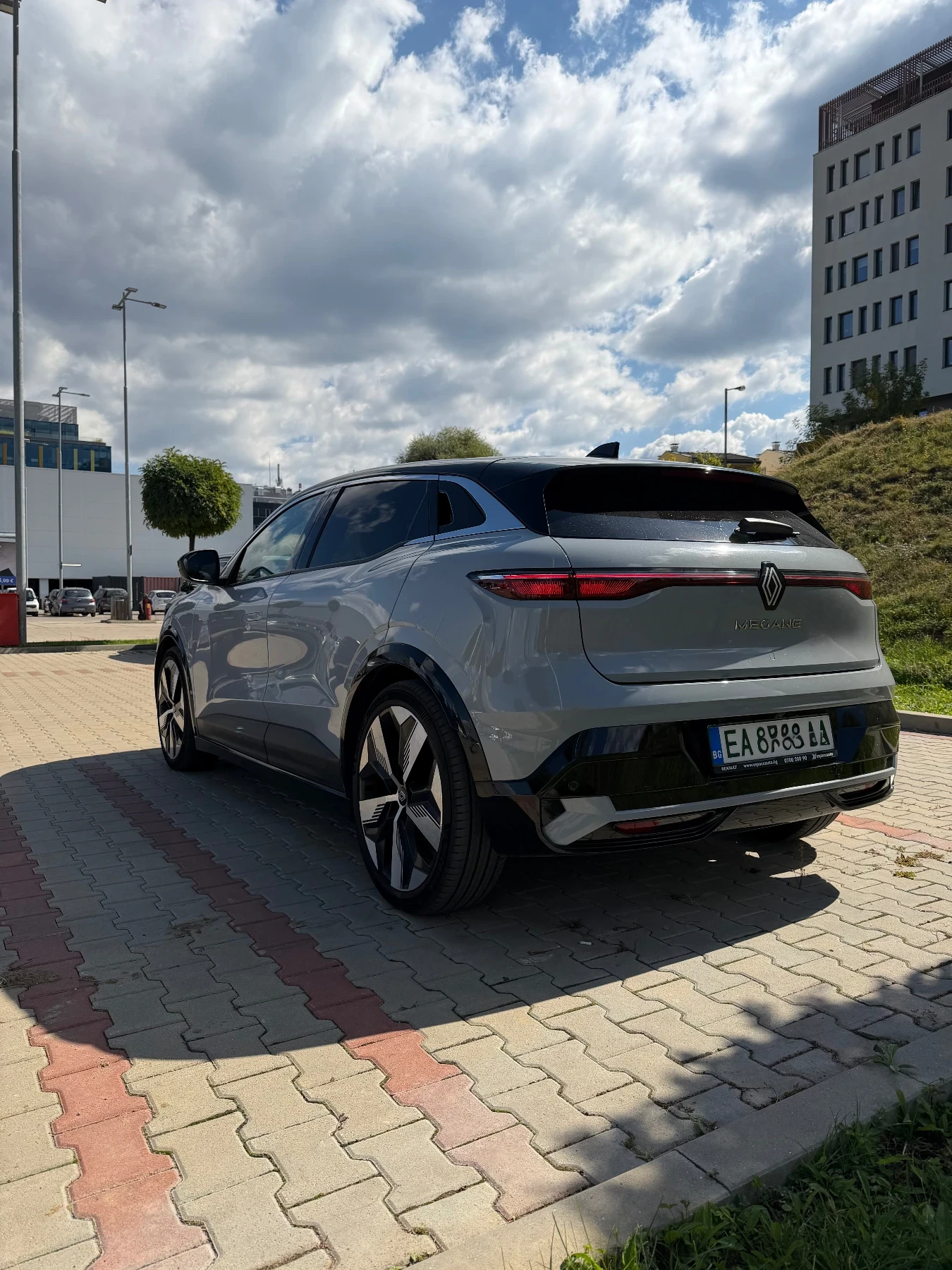 Renault Megane E-tech 60 kWh Techno, снимка 4 - Автомобили и джипове - 56258159
