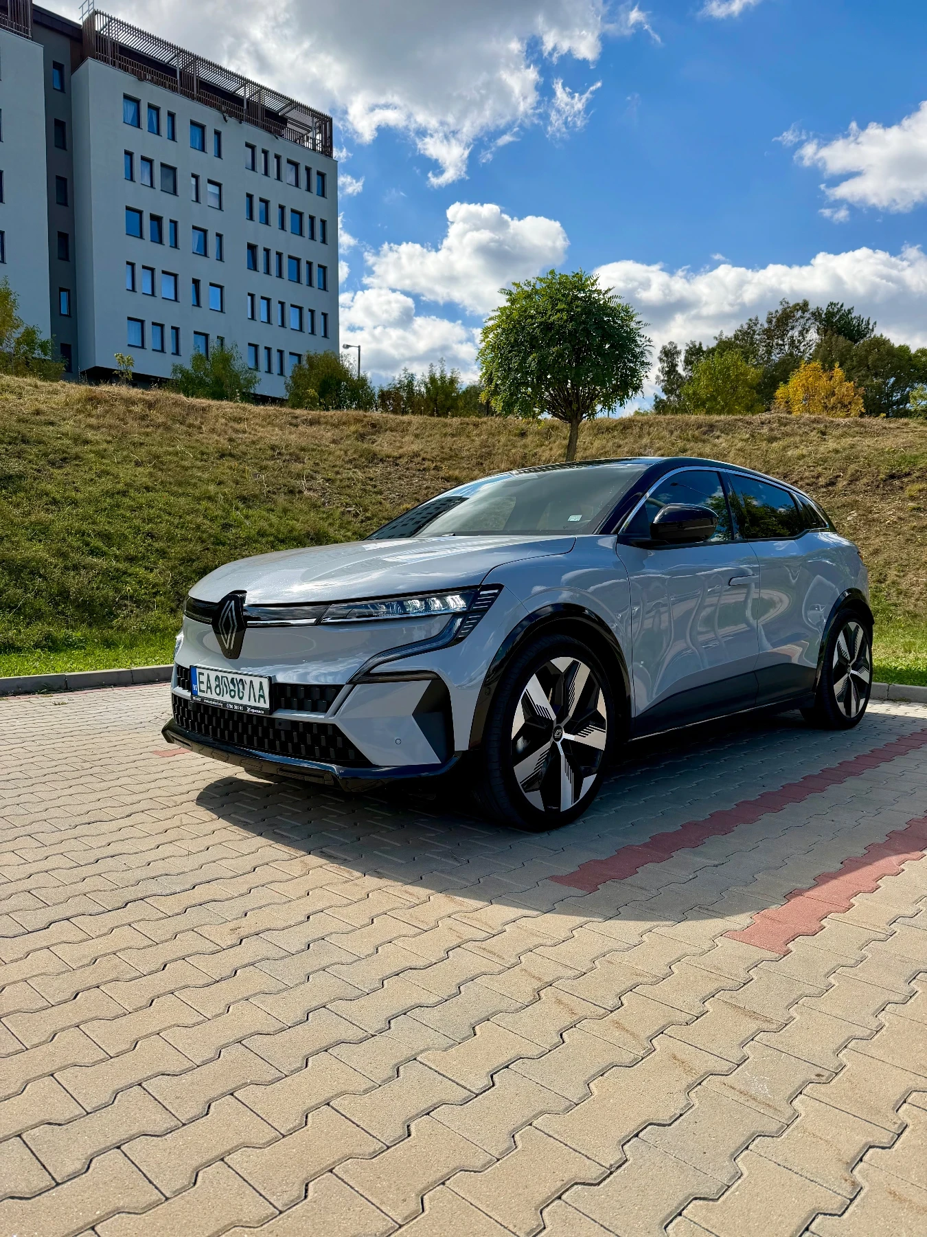 Renault Megane E-tech 60 kWh Techno, снимка 3 - Автомобили и джипове - 56258159