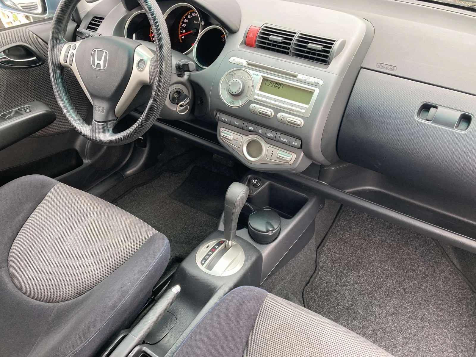 Honda Jazz 1.4Automat, снимка 9 - Автомобили и джипове - 56714089