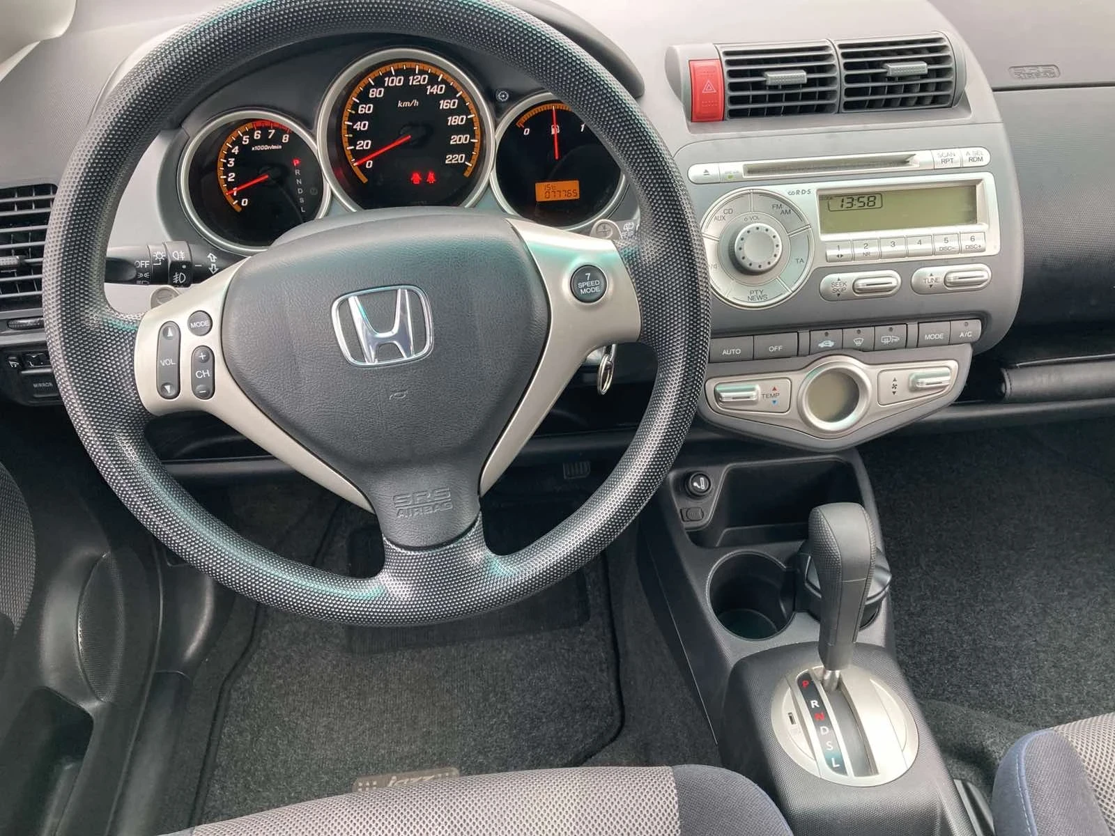 Honda Jazz 1.4Automat, снимка 10 - Автомобили и джипове - 56714089