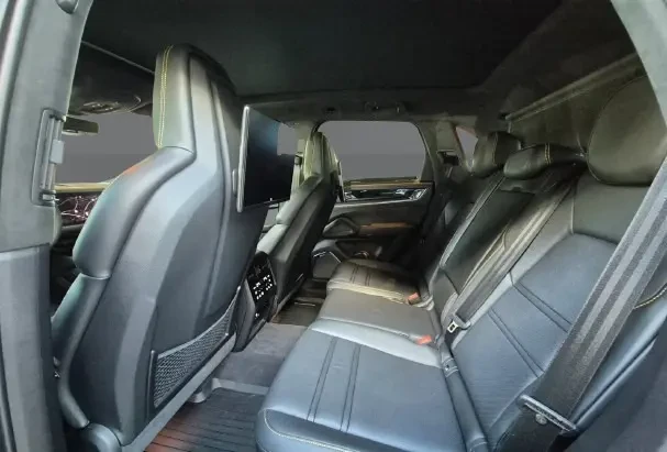 Porsche Cayenne Turbo E-Hybrid = Carbon Design = Гаранция, снимка 14 - Автомобили и джипове - 55085811