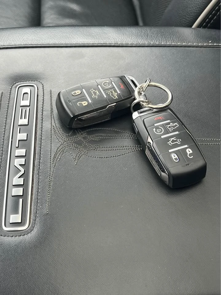 Dodge RAM 1500 Limited / 360 / Harman / ������ ������ / Carfax  | Mobile.bg � ����������� 12