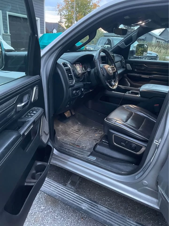 Dodge RAM 1500 Limited / 360 / Harman / ������ ������ / Carfax  | Mobile.bg � ����������� 7