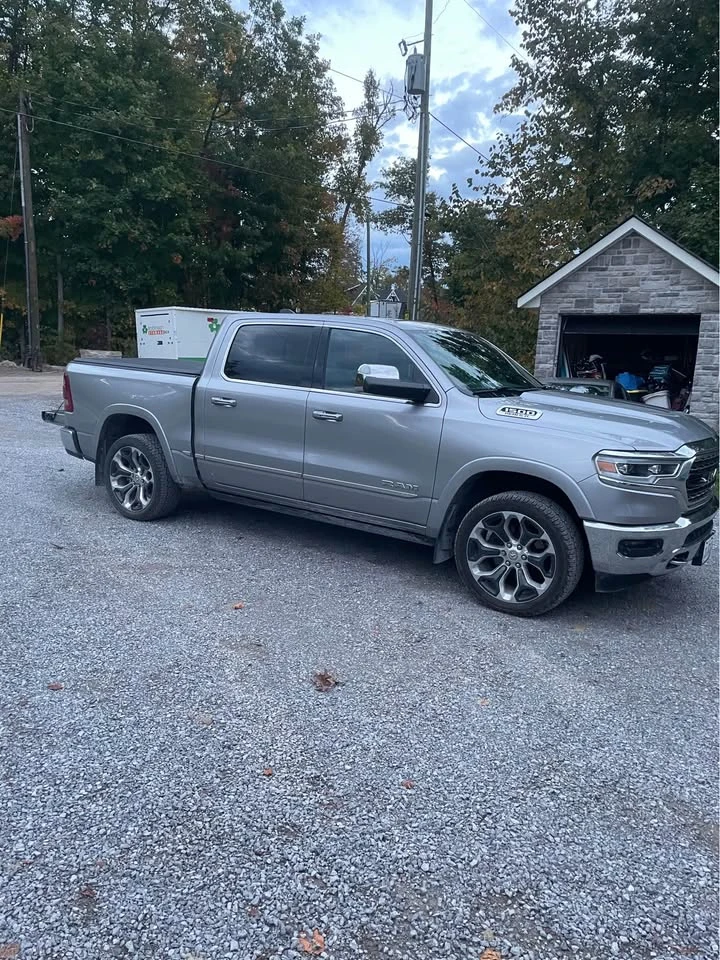 Dodge RAM 1500 Limited / 360 / Harman / ������ ������ / Carfax  | Mobile.bg � ����������� 2