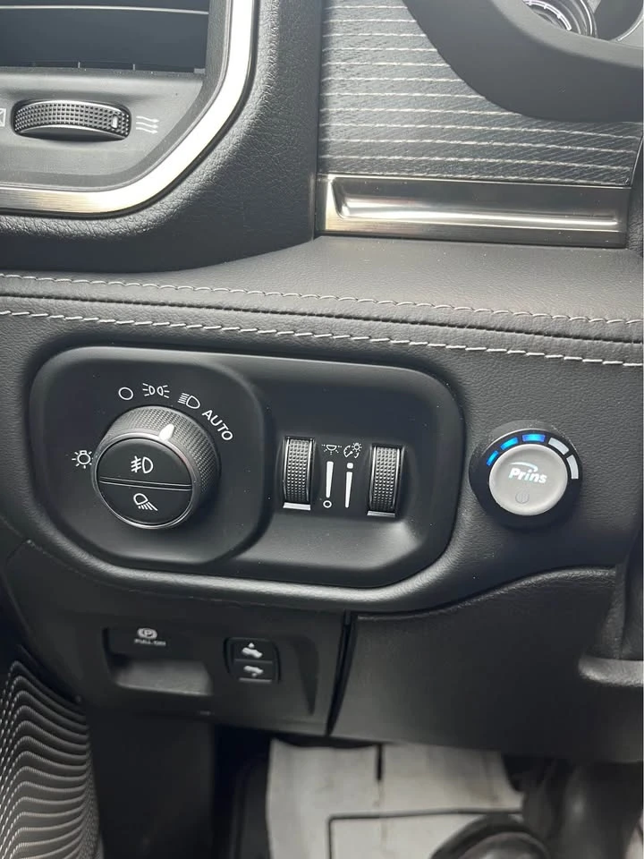 Dodge RAM 1500 Limited / 360 / Harman / ������ ������ / Carfax  | Mobile.bg � ����������� 10