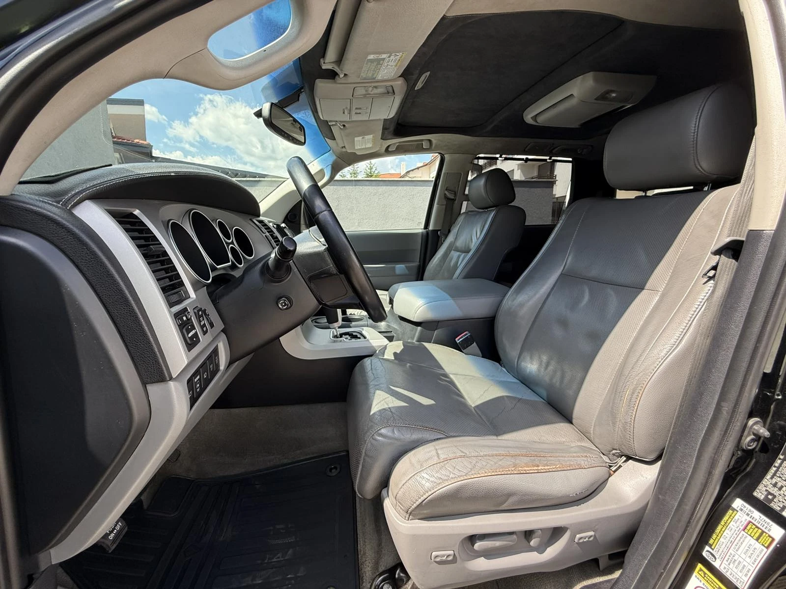 Toyota Sequoia 5.7L V8 PLATINUM - изображение 9