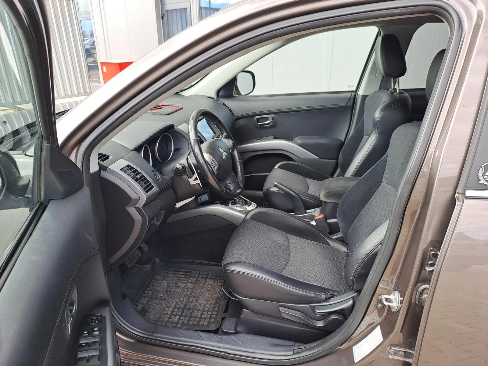 Mitsubishi Outlander 2.2 DI-D Intense 156k.с. Оферта на седмицата - изображение 9