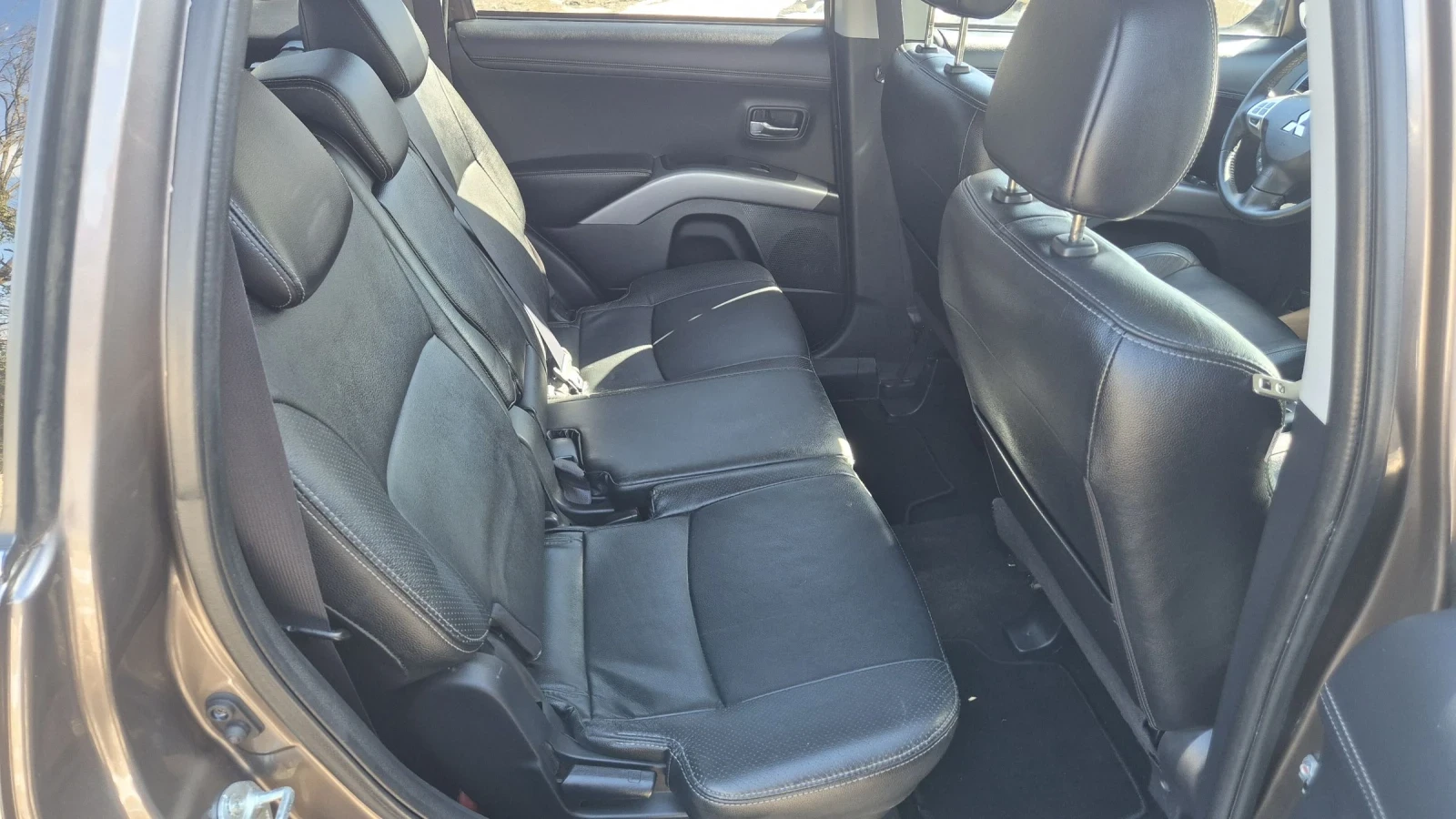 Mitsubishi Outlander 2.4i 4x4 7м. Navigator - изображение 9