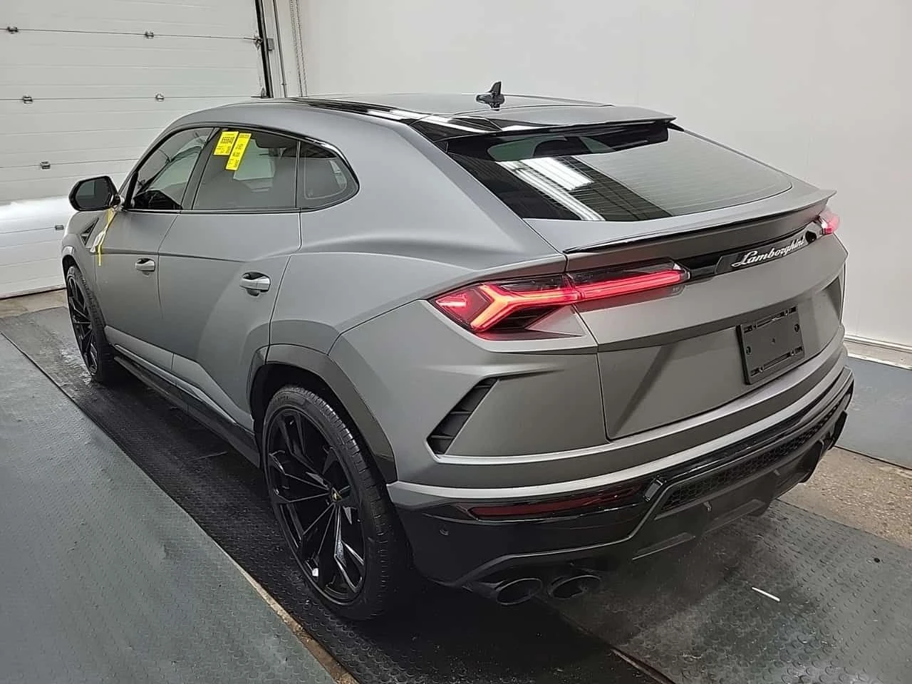 Lamborghini Urus * �������* KEYLESS* PANO*  | Mobile.bg � ����������� 4
