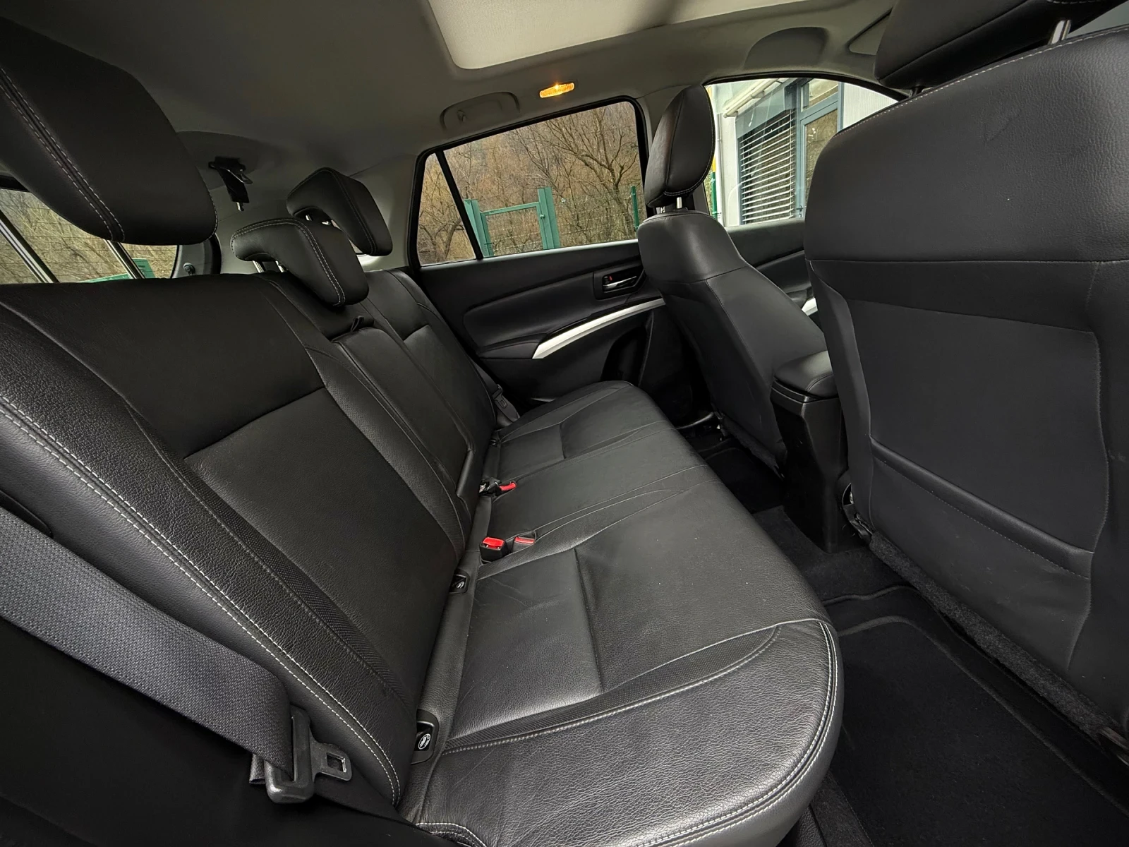 Suzuki SX4 S-Cross 1.4i * Distronic* Keyless* Panorama* Camera* , снимка 9 - Автомобили и джипове - 53957281