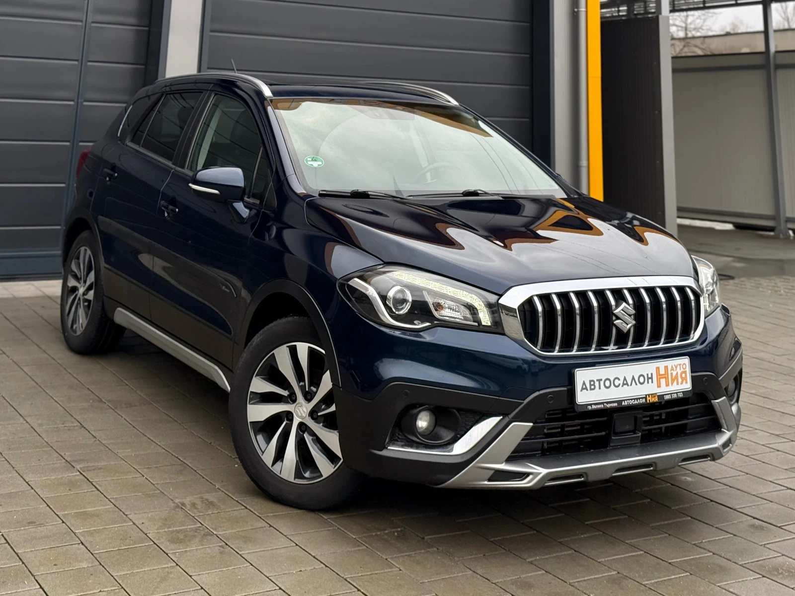 Suzuki SX4 S-Cross 1.4i * Distronic* Keyless* Panorama* Camera* , снимка 3 - Автомобили и джипове - 53957281
