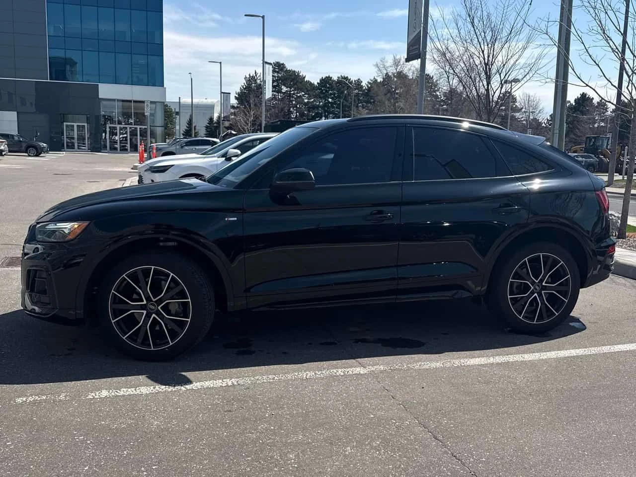 Audi Q5 | Progressiv | DISTRONIC | ПОДГРЕВ | ОБДХУВАНЕ | , снимка 2 - Автомобили и джипове - 54497032