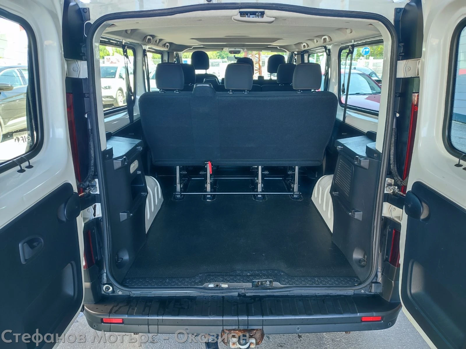 Renault Trafic L1H1 8 1 Grand Combi Expression 1.6 dCI (125HP) MT, снимка 14 - Бусове и автобуси - 55703615