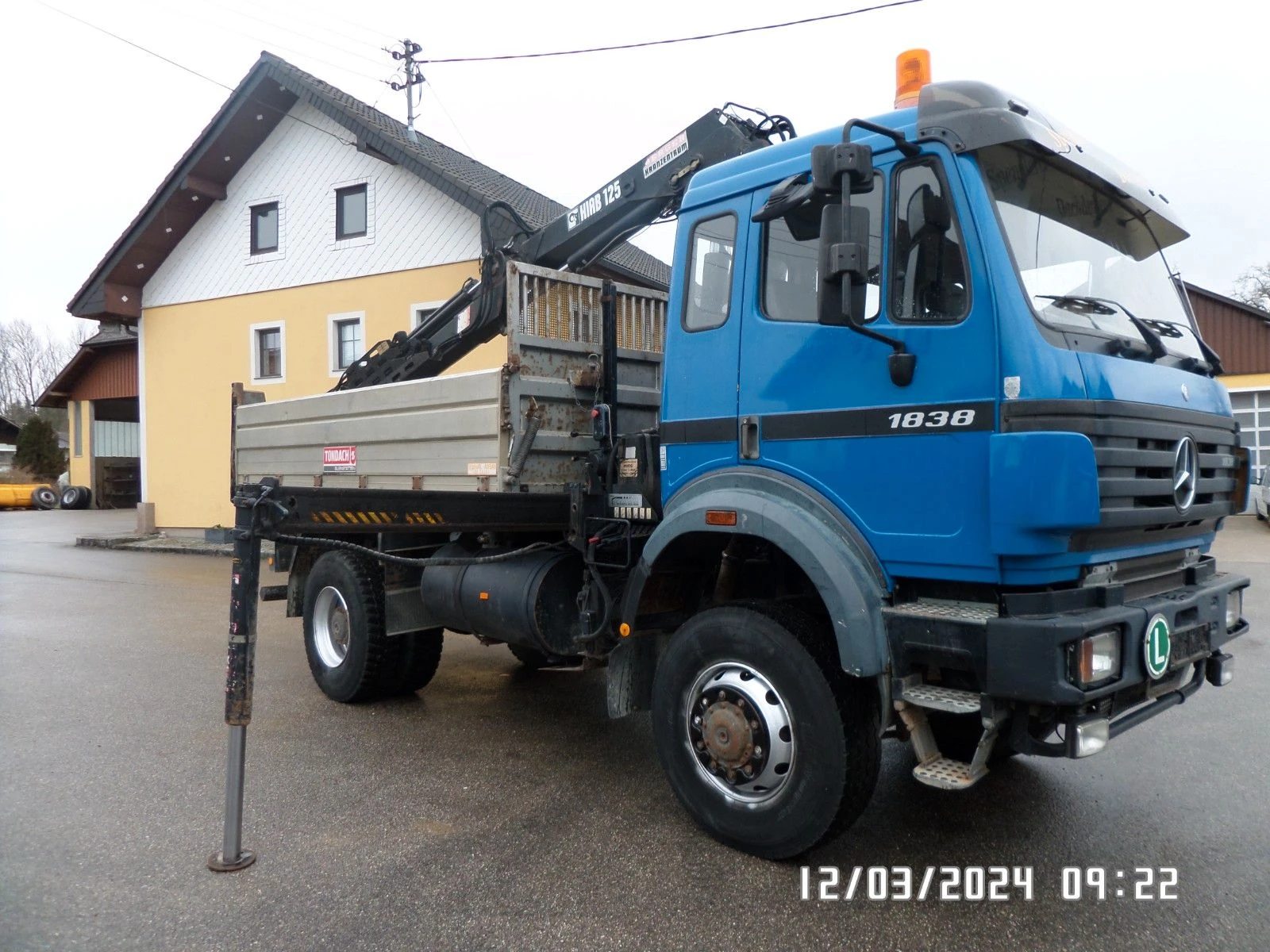Mercedes-Benz 1838 Mercedes-Benz 1838 4x4 Тристранен самосвал с кран , снимка 2 - Камиони - 54936332
