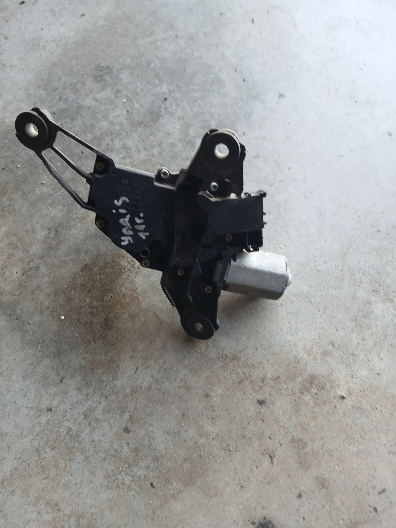 85130-0D020-F моторче задна чистачка Toyota Yaris  0 390 201 861