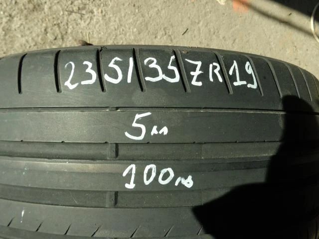 Гуми Летни 235/35R19, снимка 1 - Гуми и джанти - 9743707