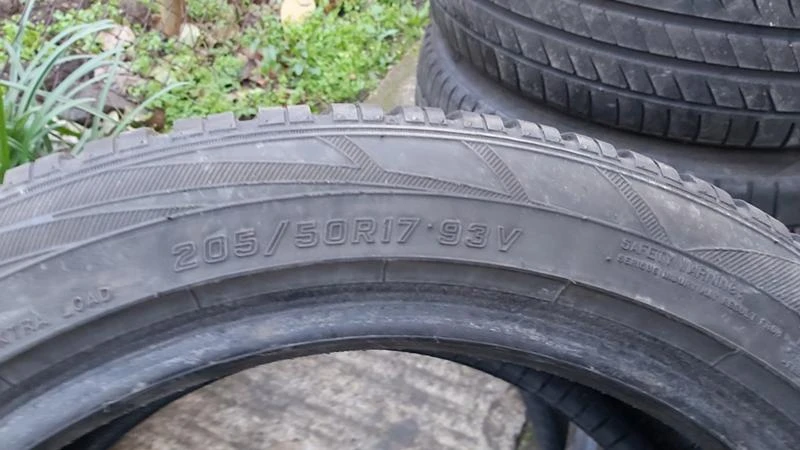 Гуми Зимни 205/50R17, снимка 7 - Гуми и джанти - 27565677