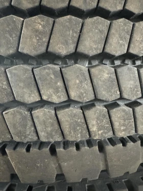 Гуми Всесезонни 295/60R22.5, снимка 2 - Гуми и джанти - 47409345