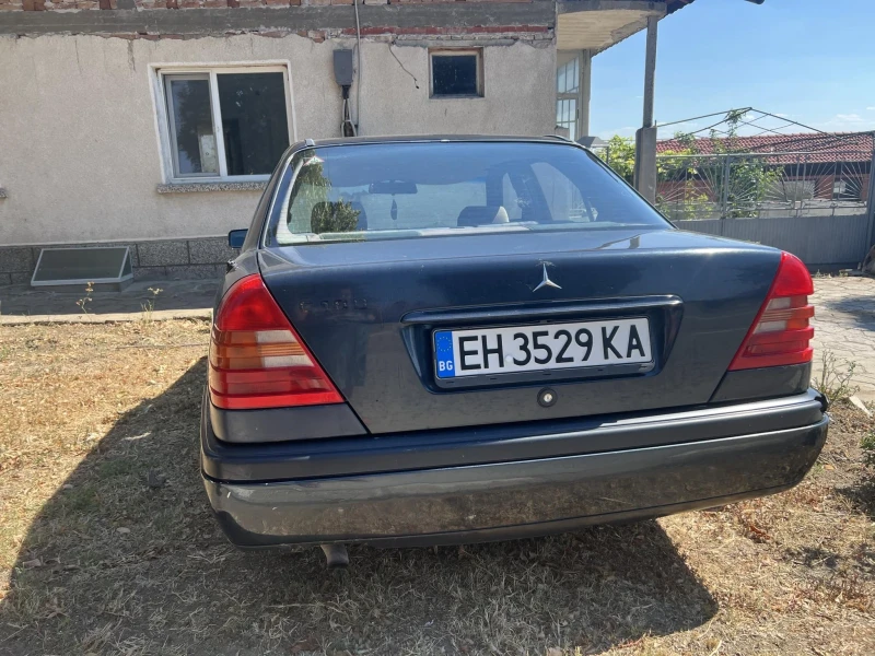 Mercedes-Benz C 180, снимка 4 - Автомобили и джипове - 46884423