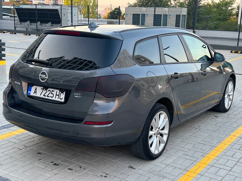 Opel Astra, снимка 6 - Автомобили и джипове - 46910399