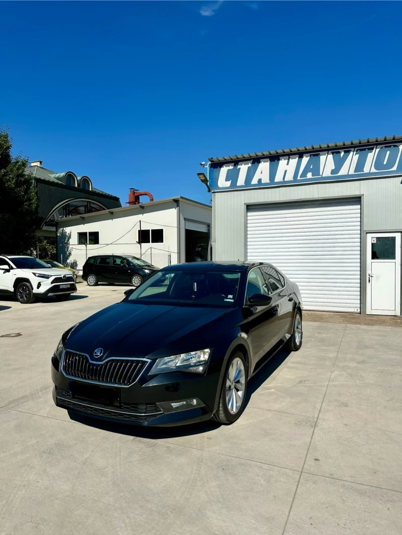 Skoda Superb Distronic, снимка 1 - Автомобили и джипове - 47331370